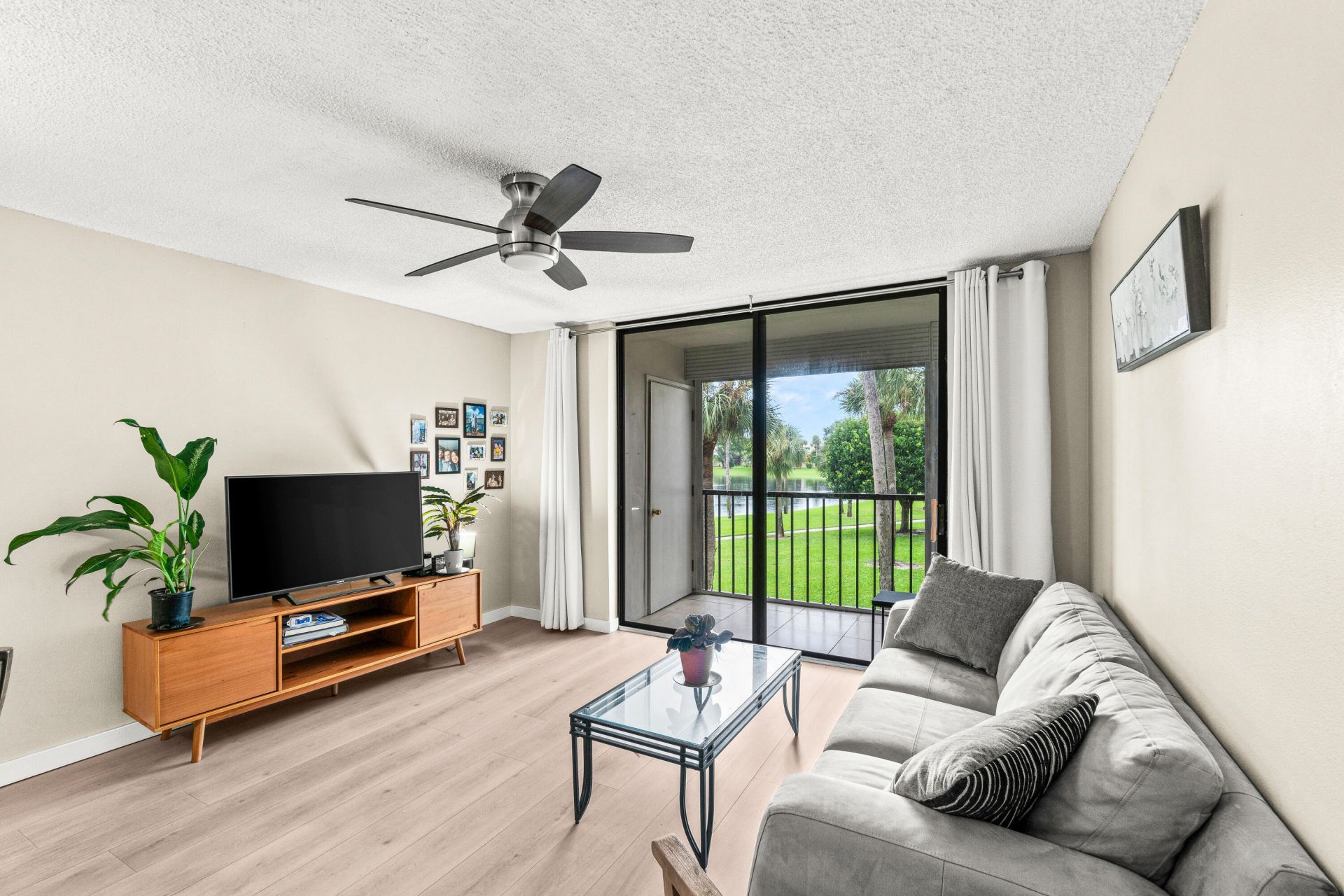 5370 Las Verdes Circle, Unit 209, Delray Beach, FL 33484 Photo