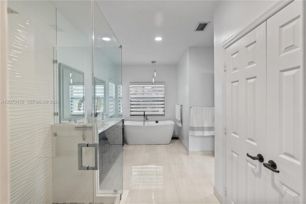 451 NW 194th Ave , Pembroke Pines, FL 33029 Photo