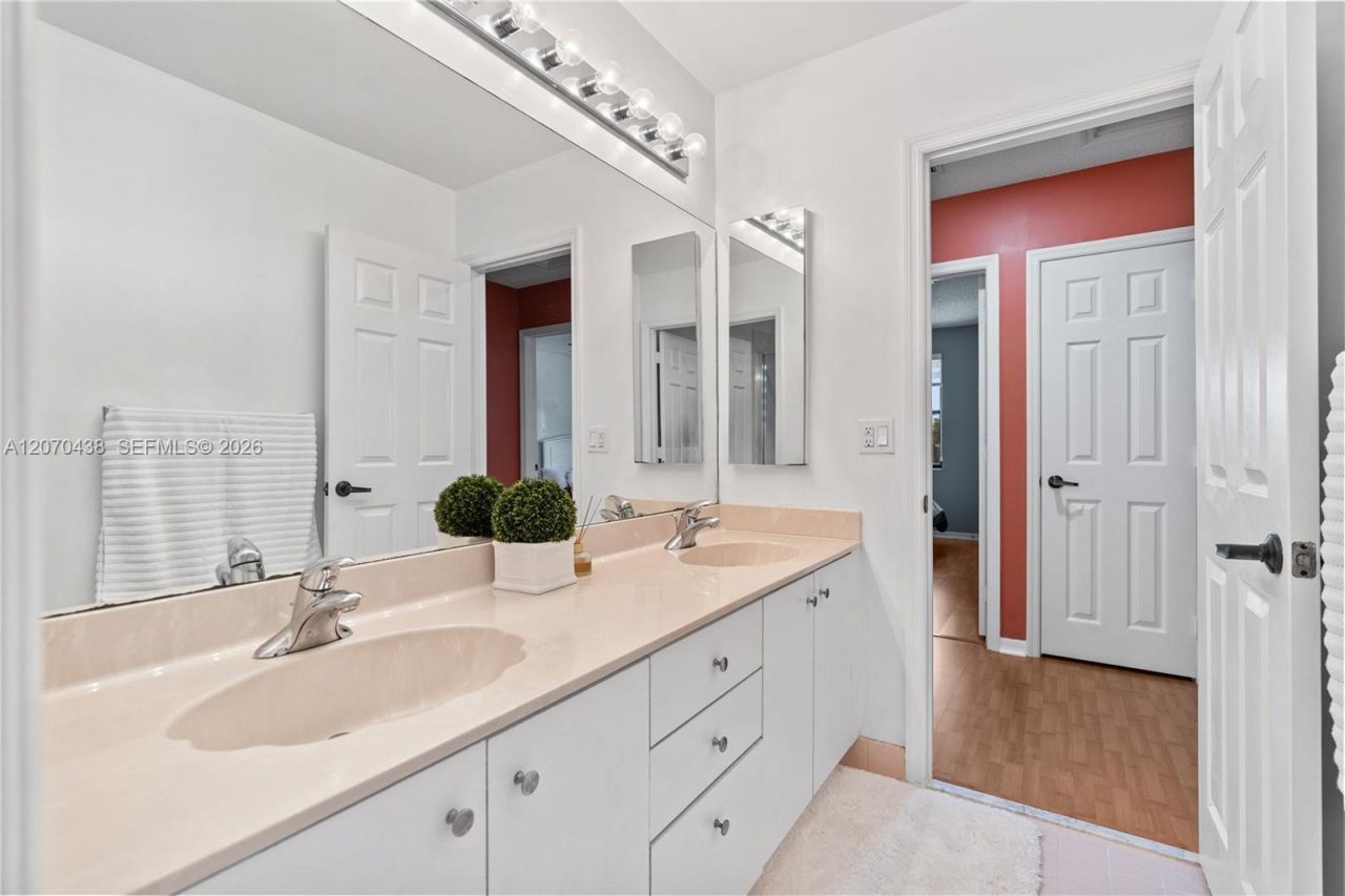 451 NW 194th Ave , Pembroke Pines, FL 33029 Photo