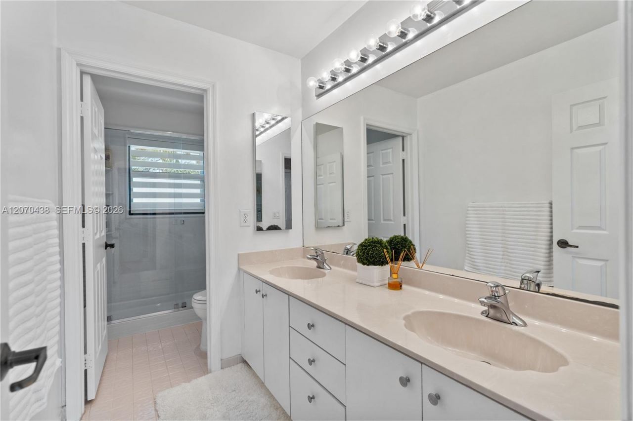 451 NW 194th Ave , Pembroke Pines, FL 33029 Photo