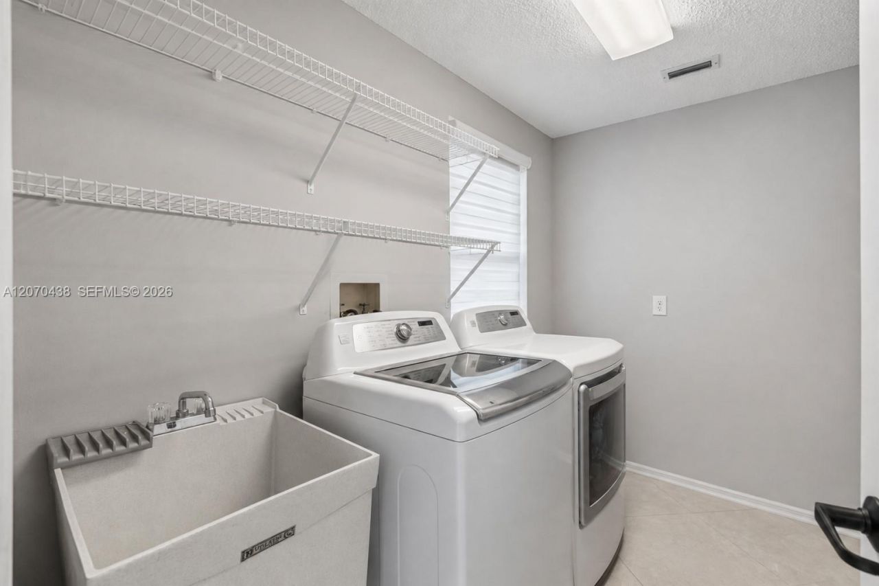 451 NW 194th Ave , Pembroke Pines, FL 33029 Photo