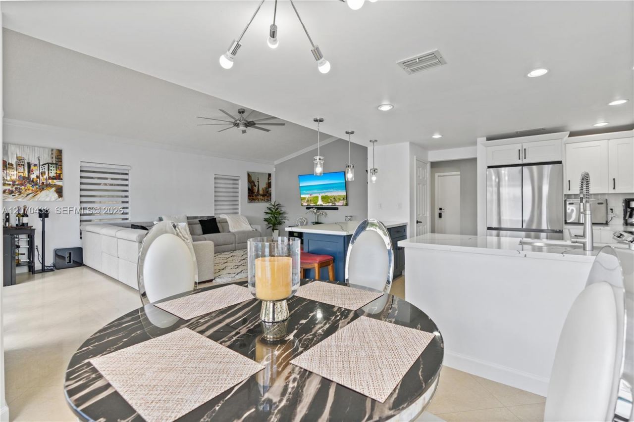 451 NW 194th Ave , Pembroke Pines, FL 33029 Photo