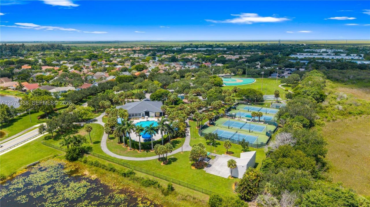 451 NW 194th Ave , Pembroke Pines, FL 33029 Photo