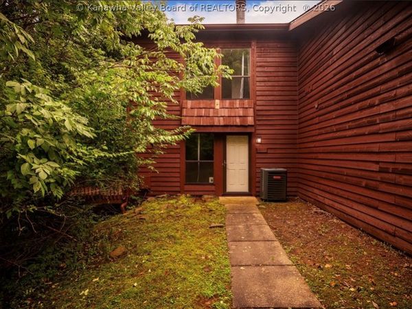 102 Hunters Ridge Road, Charleston, WV 25314