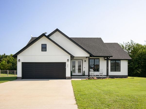 2460 Durango Drive , Bolivar, MO 65613