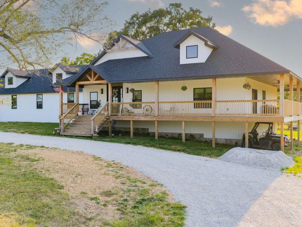 643 Route Ff , Everton, MO 65646