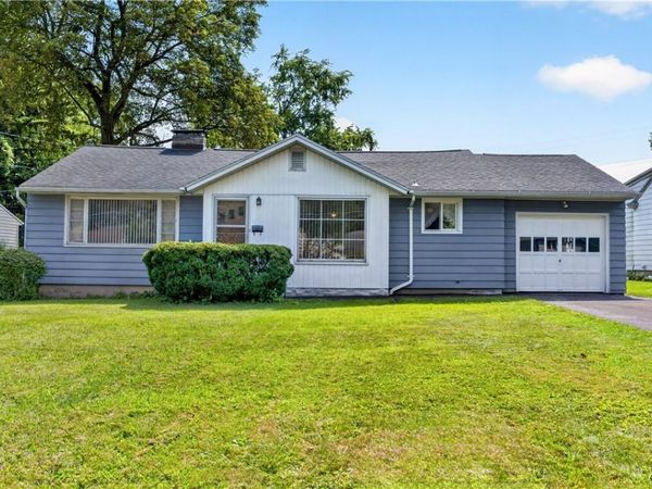 14 Pickwick Rd, Syracuse, NY 13214
