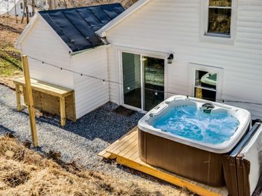 393 CROOKED RUN RD, SHENANDOAH, VA 22849