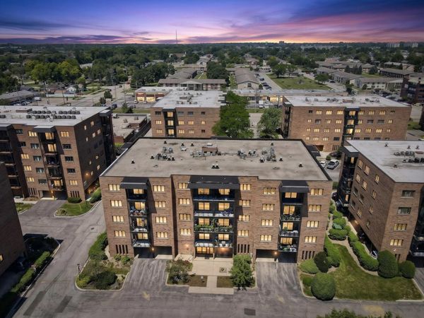 9374 Landings Street , Unit 402, Des Plaines, IL 60016