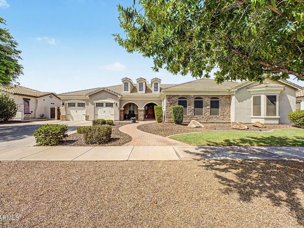 20114 E SONOQUI Boulevard, Queen Creek, AZ 85142