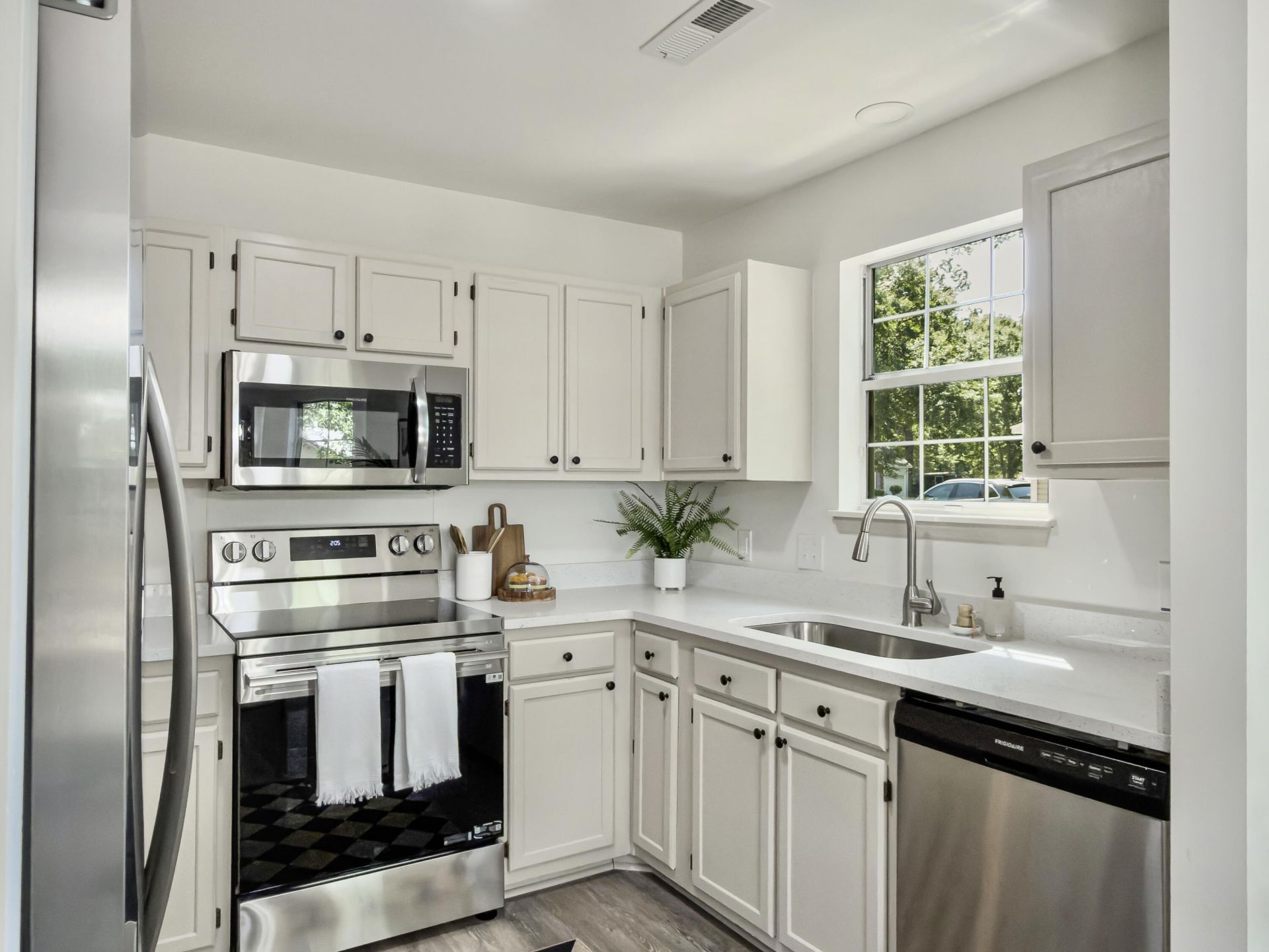 8503 William Moultrie Drive Photo 11