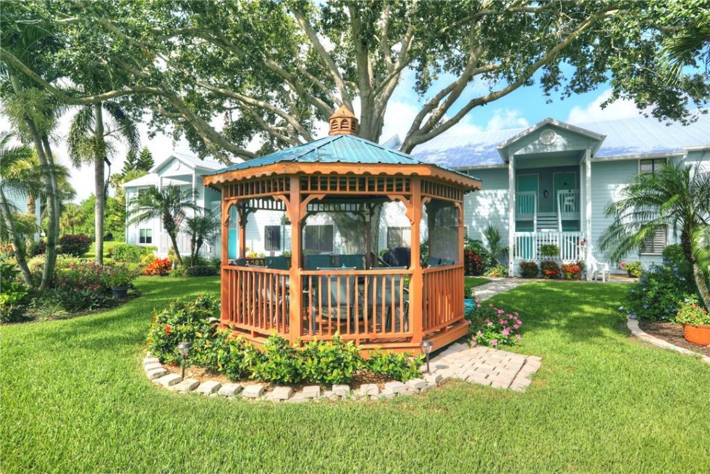 9635 Riverside Drive, Unit 4, Sebastian, FL 32958 Photo