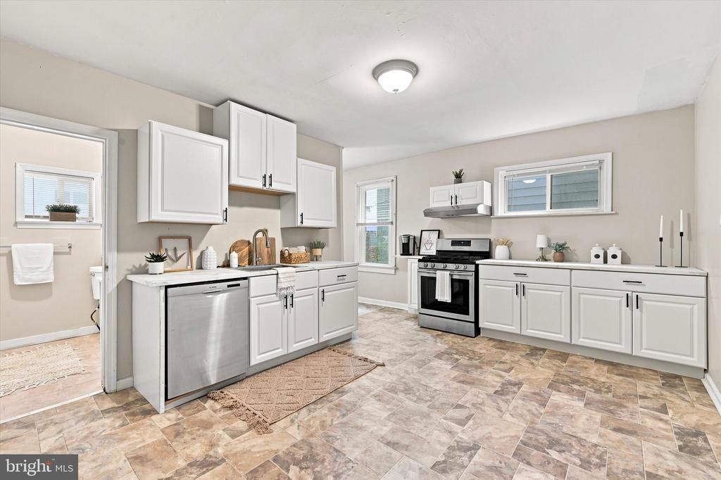35 MARSHALL AVENUE, MARCUS HOOK, PA 19061