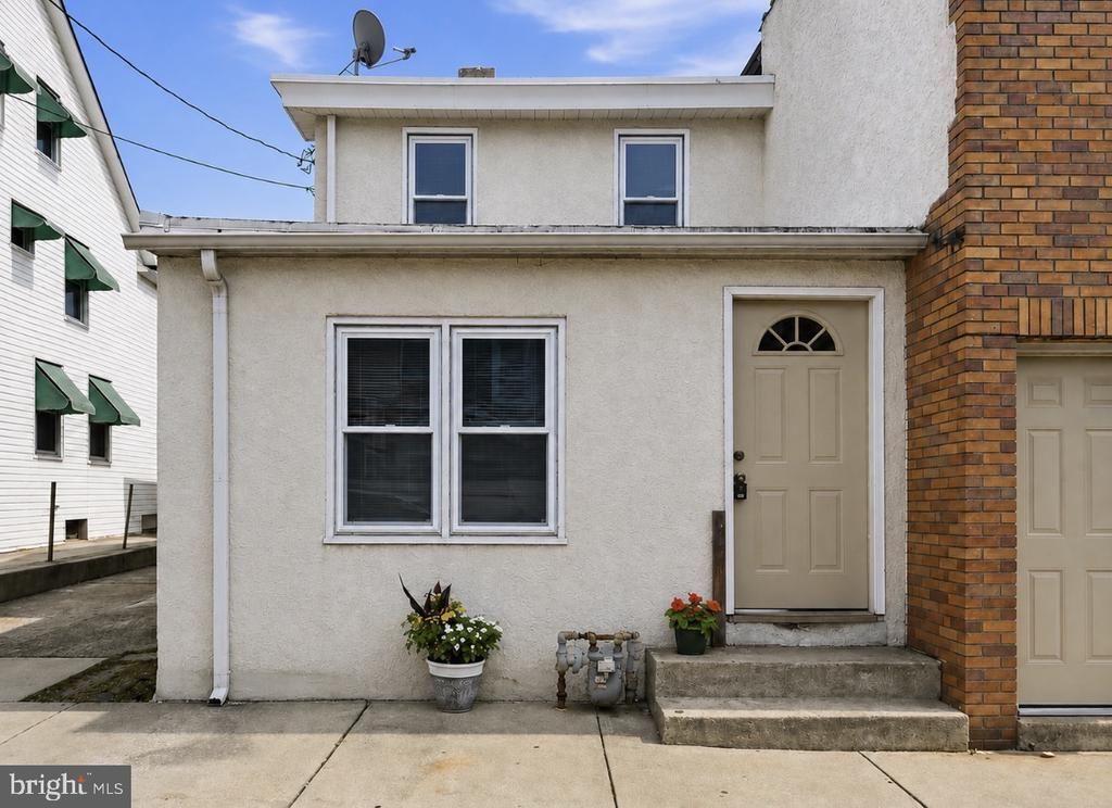 35 MARSHALL AVENUE, MARCUS HOOK, PA 19061