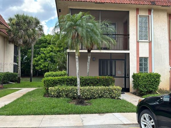 331 Lakeview Dr , Unit 101, Weston, FL 33326