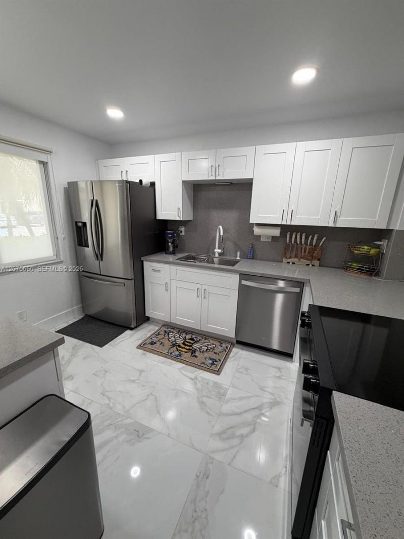 331 Lakeview Dr , Unit 101, Weston, FL 33326 Photo