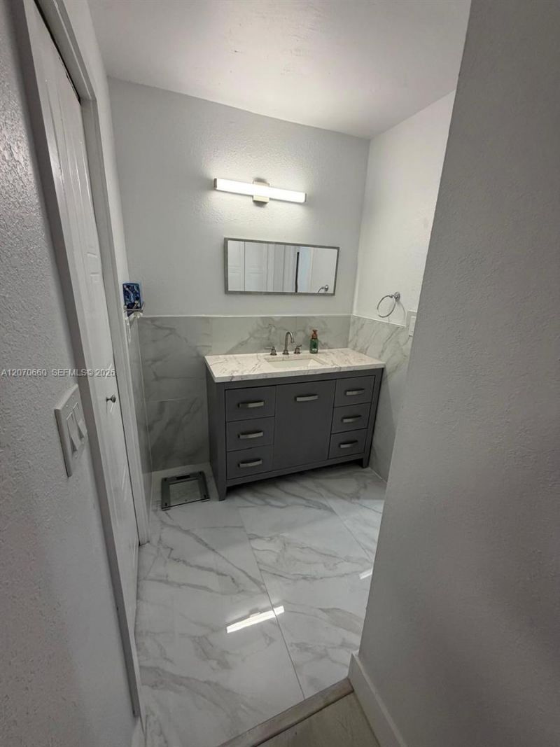 331 Lakeview Dr , Unit 101, Weston, FL 33326 Photo