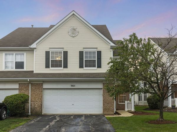 960 Bluebell Circle , Joliet, IL 60431