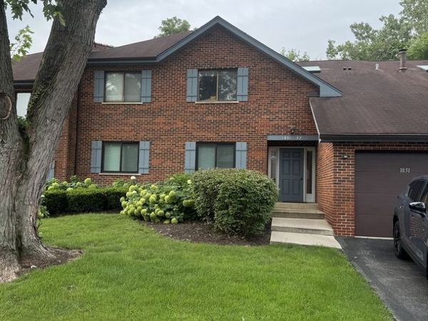 1857 Portsmouth Drive , Unit D, Lisle, IL 60532