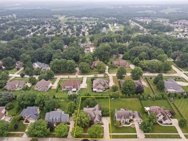2256 Canterbury Lane, Wooster, OH 44691 Photo 2