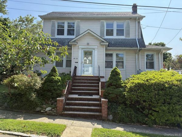 4634 Iris Lane , Great Neck, NY 11020