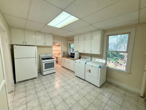 39 Newtonville Ave, Unit 1, Newton, MA 02458
