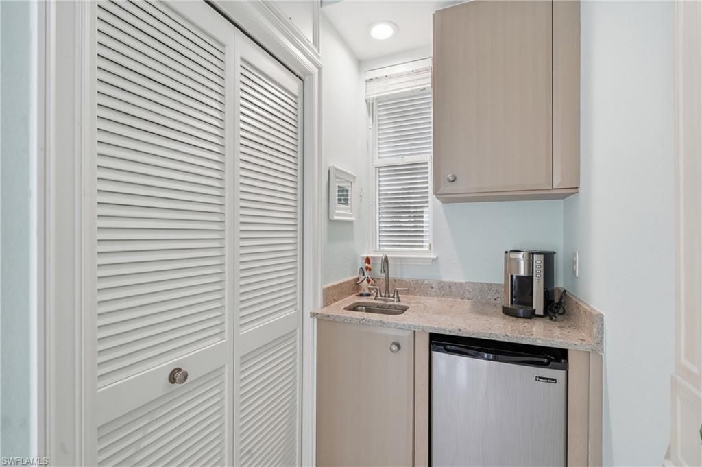 7976 Grand Bay Dr, Unit 5, Naples, FL 34108 Photo