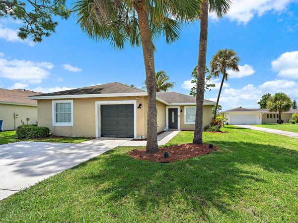 5483 Club Circle, Haverhill, FL 33415