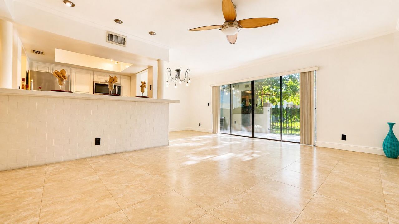 8801 W Sample Road, Unit 4, Coral Springs, FL 33065 Photo