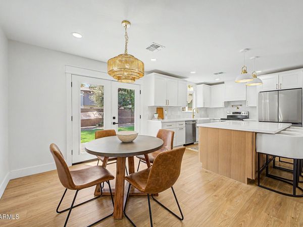 2425 E INVERNESS Avenue, Mesa, AZ 85204