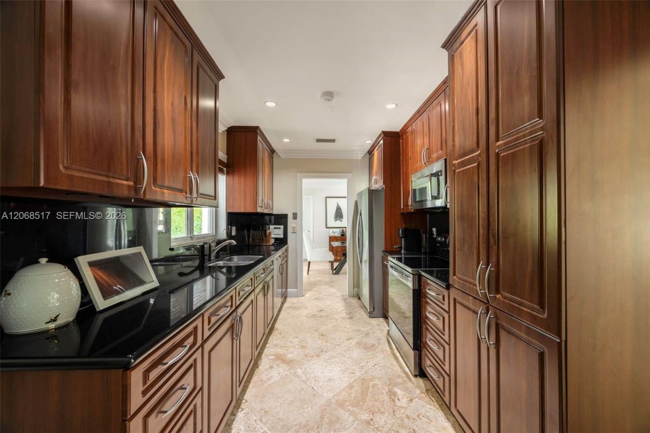 1121 Hardee Rd , Unit 1121, Coral Gables, FL 33146 Photo