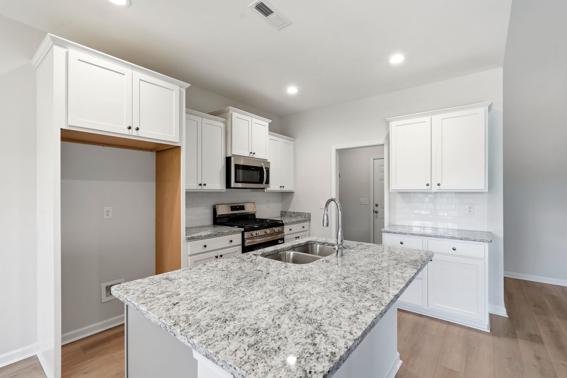 207 Stillbrook Dr. Photo 5