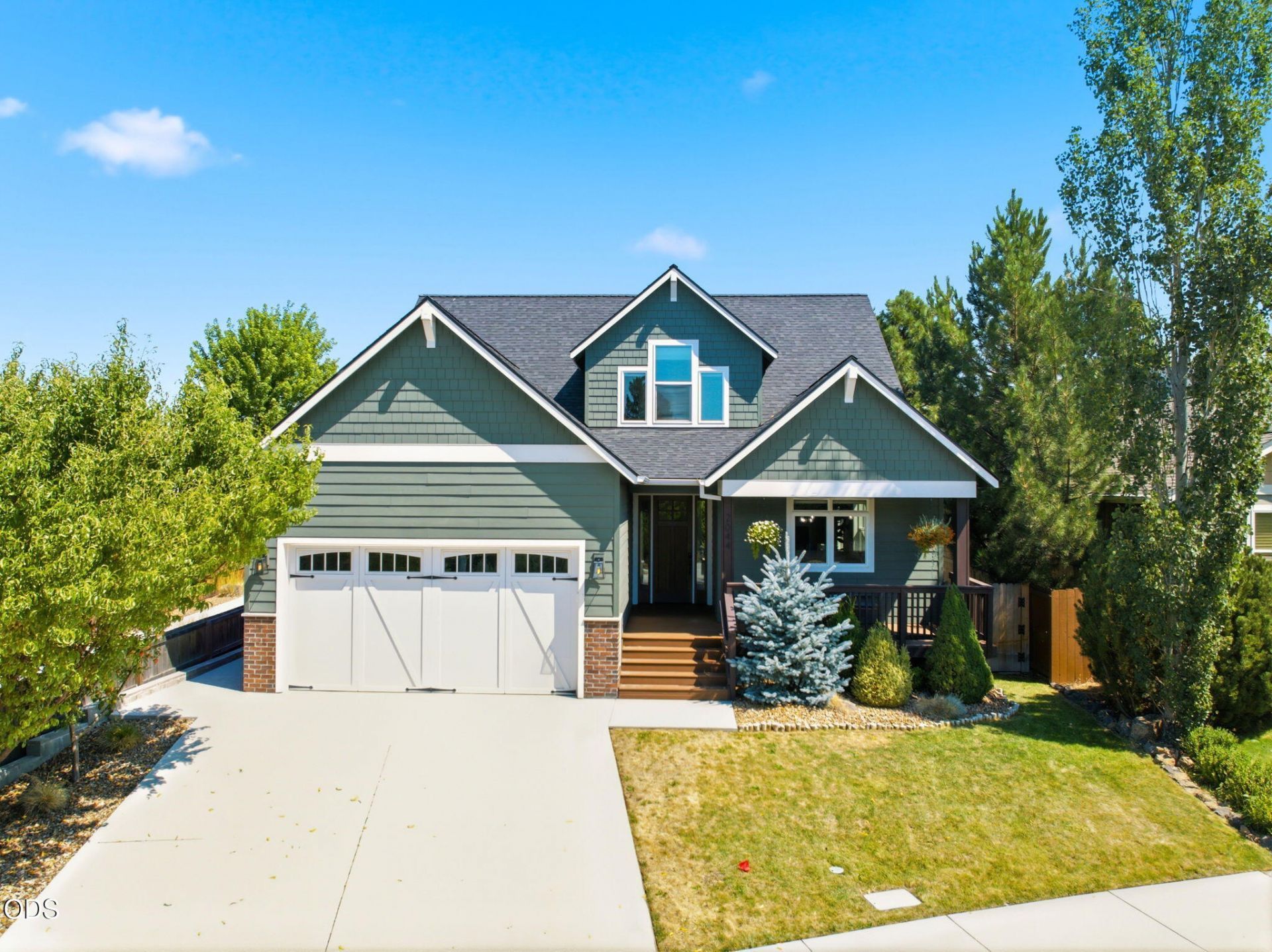 2044 NE Altura Drive, Bend, OR 97701 Main Photo
