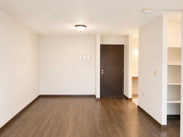 812 Hills Avenue, Unit N110, Jackson, MN 56143