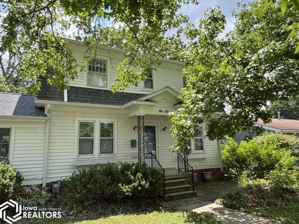 110 Iowa Avenue, Fairfield, IA 52556