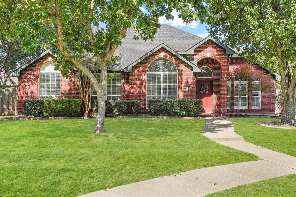 1701 Fredricksburg Drive, Mesquite, TX 75181 Main Photo