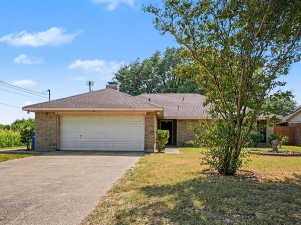 407 Lumpkin Drive, Ennis, TX 75119