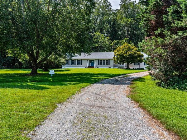 302 Hawthorne Ave, KILMARNOCK, VA 22482