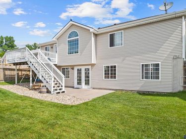 8011 Creek View Court, Lincoln, NE 68516