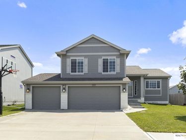 21203 Drexel Street, Elkhorn, NE 68022
