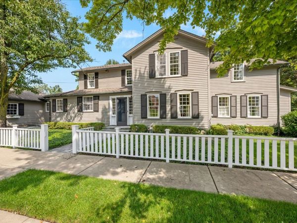 133 S River Lane , Geneva, IL 60134