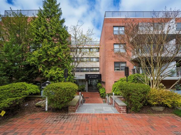 20 Canterbury Road, Unit 3A, Great Neck, NY 11021