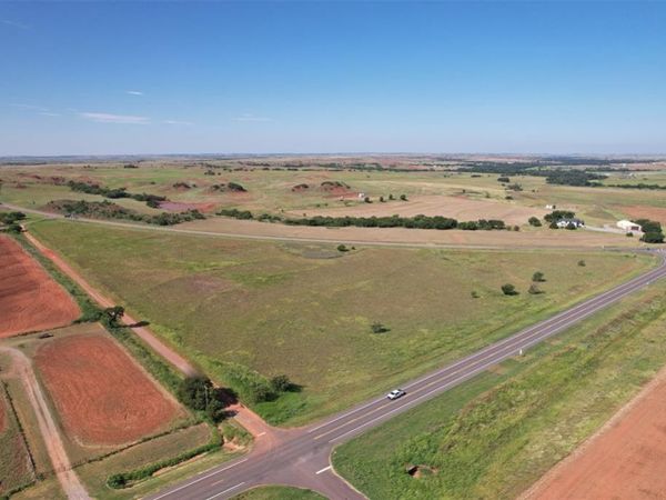 17 E 1040 & Hwy 73 Road, Foss, OK 73647