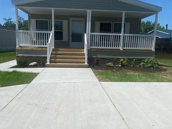 52543 Potomac Court, Chesterfield Township, Mi 48051