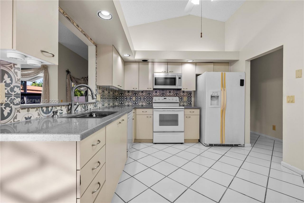 15821 Huntridge Rd, Davie, FL 33331 Photo