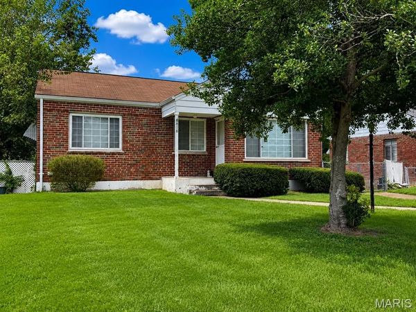 8818 Old Sappington Drive, Crestwood, MO 63126