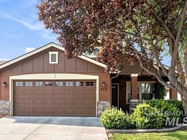 253 E Indian Rocks Ct, Meridian, ID 83646