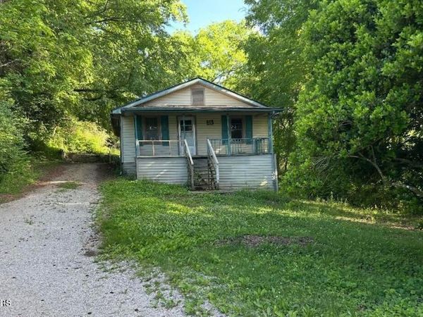 127 Elliott St, Harriman, TN 37748