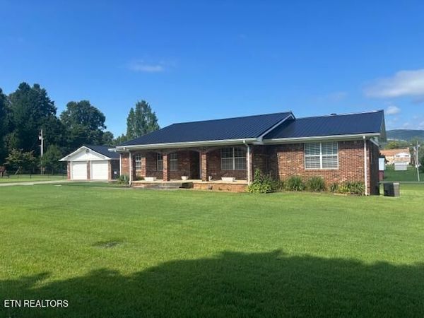 103 W Legion Circle, Pikeville, TN 37367