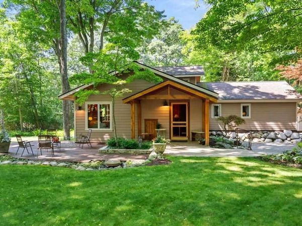 1217 N Lake Shore Drive, Harbor Springs, MI 49740